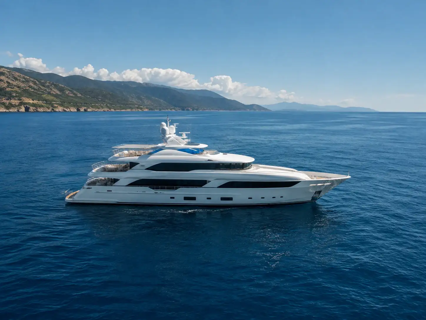 Yacht auf offenem Wasser