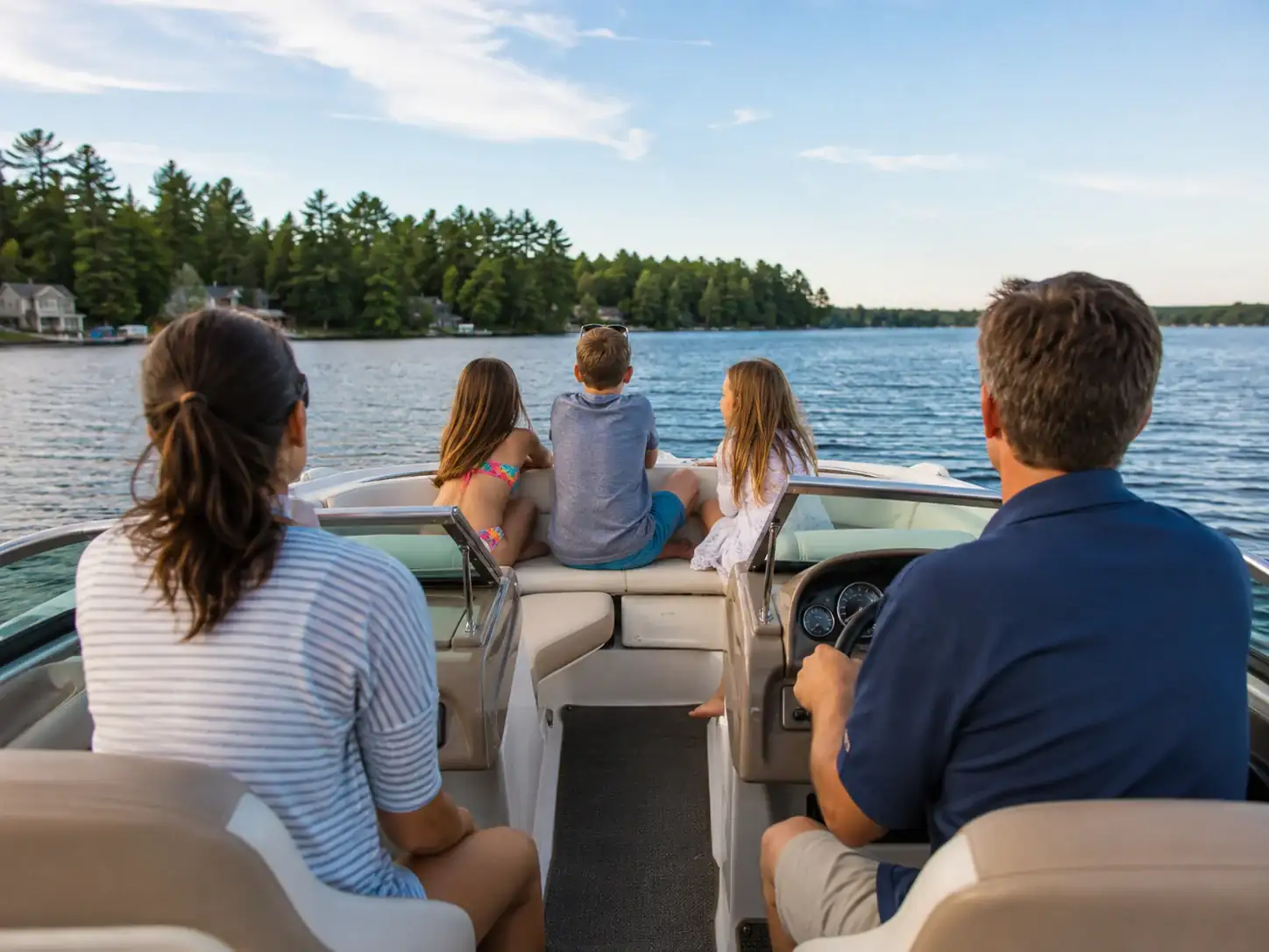 Familie auf einem Schiff